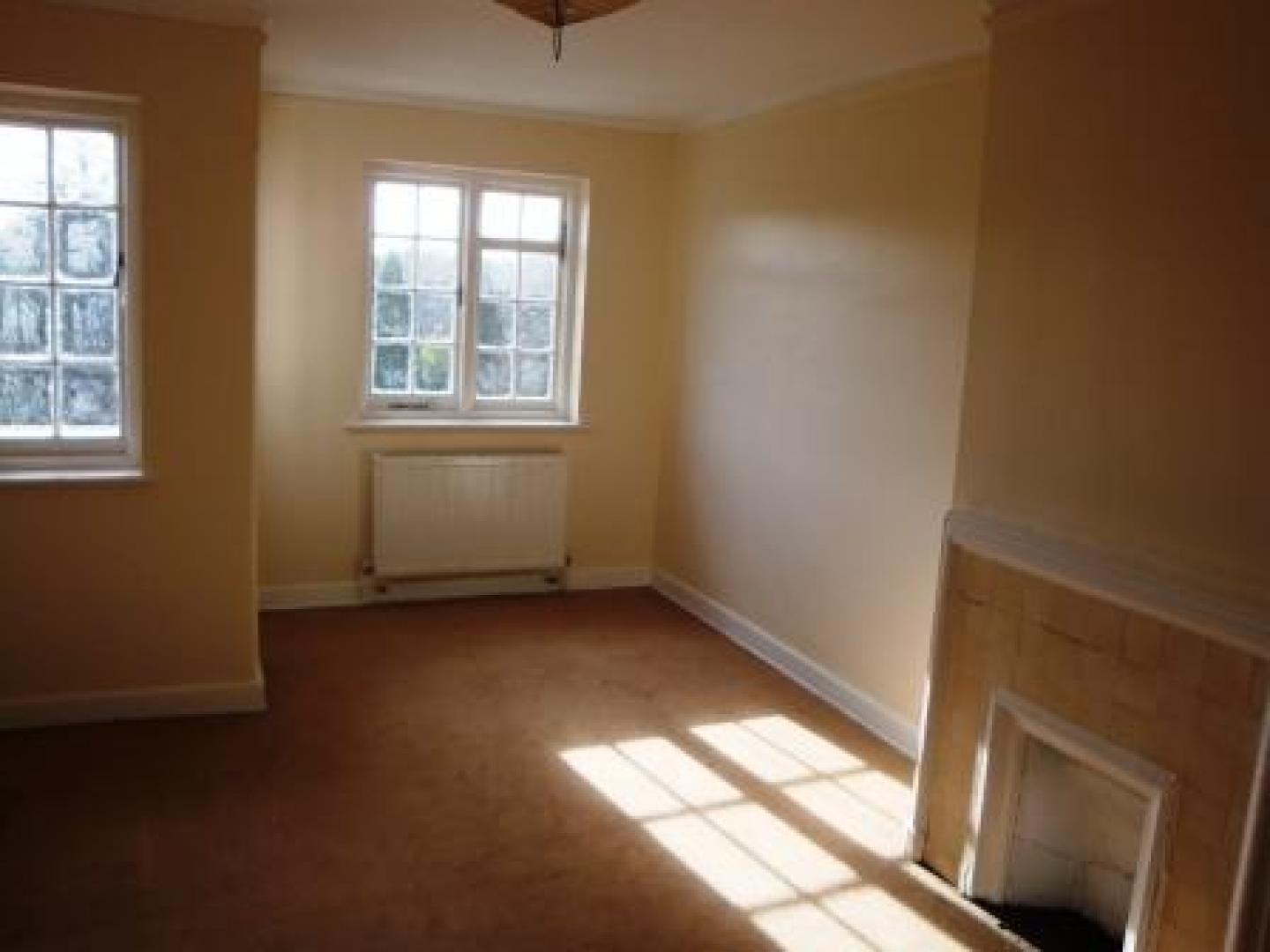 			4 Bedroom, 1 bath, 1 reception Flat			 Market Place, GOLDERS GREEN/HAMPSTEAD GARDEN SUBURB